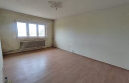 Apartament cu 3 camere , decomandat, zona Amaradia-Politie
