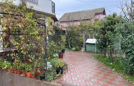 Casă modernă construită în plan P+1 și teren aferent de 425mp situată în cartierul Catargiu