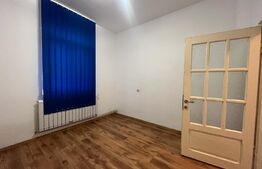 Casă cu 2 camere în regim parter, recent renovată, centrală termică, 100 mp de curte, parcare, zona Centrală