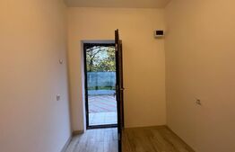 Casă cu 2 camere în regim parter, recent renovată, centrală termică, 100 mp de curte, parcare, zona Centrală