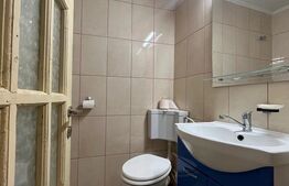 Casă cu 2 camere în regim parter, recent renovată, centrală termică, 100 mp de curte, parcare, zona Centrală