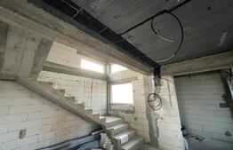 Casa de vanzare la gri 209 mp la Carcea 480 mp teren toate utilitatile