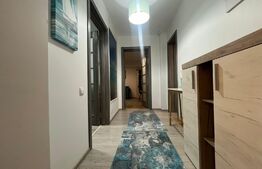 Apartament cu 3 camere, 80 mp, decomandat, situat la etaj intermediar, în zona centrală