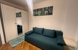 Apartament cu 3 camere, 80 mp, decomandat, situat la etaj intermediar, în zona centrală