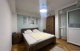 Apartament cu 3 camere, 80 mp, decomandat, situat la etaj intermediar, în zona centrală