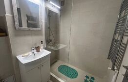 Apartament cu 3 camere, 80 mp, decomandat, situat la etaj intermediar, în zona centrală