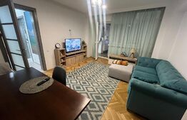 Apartament cu 3 camere, 80 mp, decomandat, situat la etaj intermediar, în zona centrală