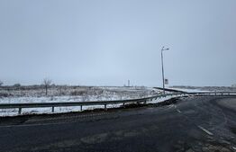 Teren intravilan, 44.421 mp, utilități la front, deschidere de peste 130 m, Cârcea