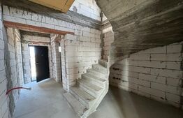 Casă semi-finisată P + E, 119 mp utili, teren 339 mp, Pielești, zona Magnolia