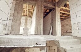 Casa deosebita, P+E, 130 mp utili și 245 mp teren, pozitionare bilaterala- zona Ford!