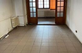 Apartament de 3 camere, 90 mp, în zona centrală; potrivit pentru firme, spațiu de birouri sau cabinet medical