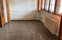 Apartament de 3 camere, 90 mp, în zona centrală; potrivit pentru firme, spațiu de birouri sau cabinet medical