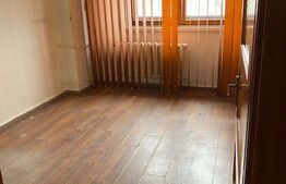 Apartament de 3 camere, 90 mp, în zona centrală; potrivit pentru firme, spațiu de birouri sau cabinet medical