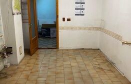 Apartament de 3 camere, 90 mp, în zona centrală; potrivit pentru firme, spațiu de birouri sau cabinet medical