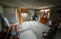 Casă la rosu, 100 mp utili, 1000 mp teren, zona Șimnicu de Sus