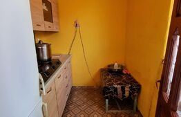 Casa, teren 563 mp , zona Romanesti