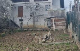 Doua case pe teren 851 mp ,zona Bariera valcii