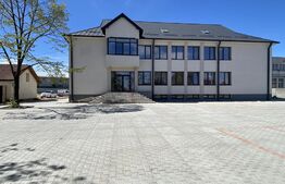 Cladire comerciala, 1100 mp, 3500 mp teren,  zona Romanesti