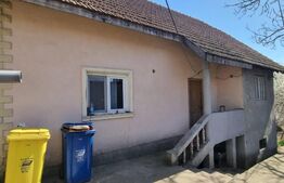 Doua case pe teren 851 mp ,zona Bariera valcii