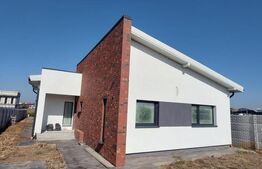 Casa pe parter, toate utilitatile in zona Damila