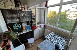 Apartament de 3 camere, decomandat,  în zona Pelendava - 1 Mai