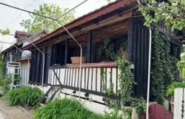 Casa țăraneasca cu 3336 mp teren aproape de Craiova