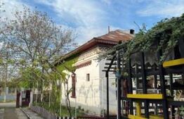 Casa țăraneasca cu 3336 mp teren aproape de Craiova