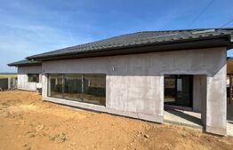 Casa pe parter 215 mp zona Tancodrom , cu 818 mp de teren.