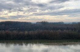 Teren intravilan 2.500 mp, la malul Jiului, Malu Mare