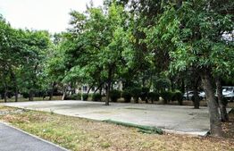 Teren stradal intravilan cu platforma betonata de 230mp, la Calea București!