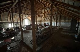 Casă la rosu, 100 mp utili, 1000 mp teren, zona Șimnicu de Sus