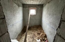 Casă la rosu, 100 mp utili, 1000 mp teren, zona Șimnicu de Sus