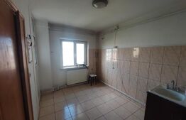 Apartament , 4 camere, 95mp, zona centrul multifunctional