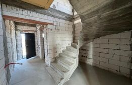 Casă semi-finisată P + E, 119 mp utili, teren 339 mp, Pielești, zona Magnolia