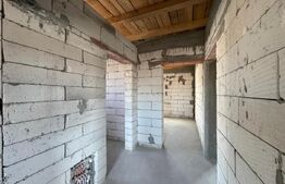 Casă semi-finisată P + M, 131 mp utili, teren 339 mp, Pielești, zona Magnolia