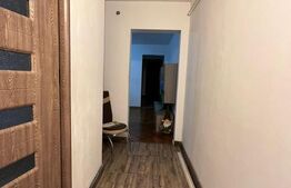 Apartament 3 camere, 74 mp, semidecomandat, centrală termică, zona Centrală