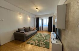 Apartament cu 3 camere, decomandat, 78 mp, zona Calea București-Piața Mare