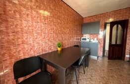 Apartament cu 3 camere, decomandat, 78 mp, zona Calea București-Piața Mare