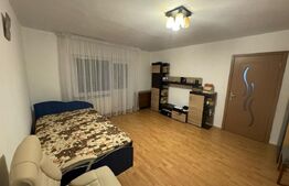 Apartament 3 camere semidecomandat etajul 1, in 1 mai zona SARA 
