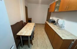 Apartament 3 camere semidecomandat etajul 1, in 1 mai zona SARA 
