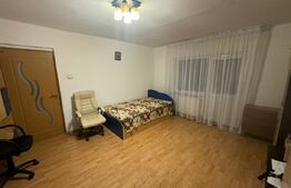 Apartament 3 camere semidecomandat etajul 1, in 1 mai zona SARA 