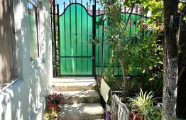 Casa renovabila sau demolabila, 160 mp teren, în spate la KFC