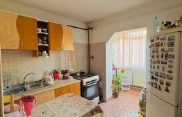 Apartament de 3 camere, decomandat, zona Scoala de Biliard