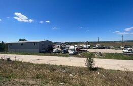 Teren 5000 mp cu hala de 280 mp in Isalnita, cu deschidere la E79