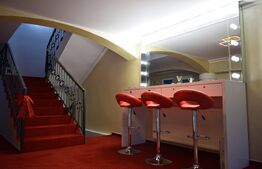 Casa de lux cu 6 dormitoare, pretabila spatiu comercial, cartier Valea Rosie