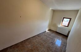 Casa cu 7 dormitoare, în regim P+E+M, 300 mp și 250 mp curte, în zona centrală