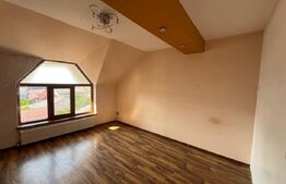 Casa cu 7 dormitoare, în regim P+E+M, 300 mp și 250 mp curte, în zona centrală