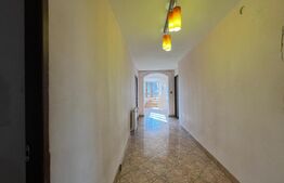 Casa cu 7 dormitoare, în regim P+E+M, 300 mp și 250 mp curte, în zona centrală