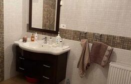 Apartament cu 3 camere, parcare privata, zona centrala