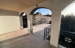 Casa cu 5 camere, 2 bai, 200 mp utili, 60 mp terasa, cartier George Enescu